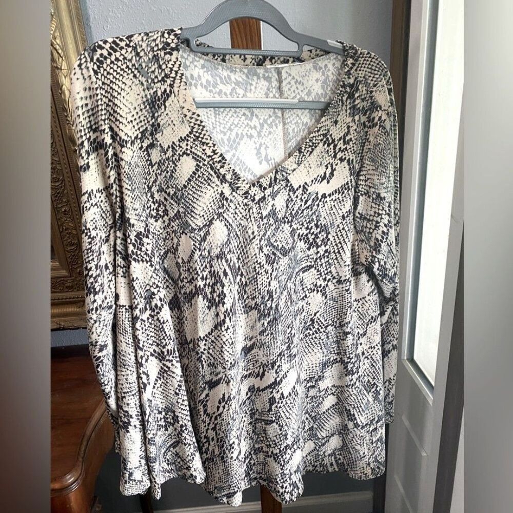 Snake skin print top
